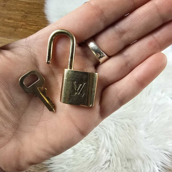 Authentic LV Lock & Key #308 - Picture 11 of 16
